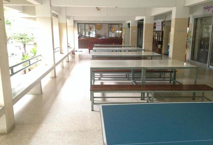 Hotel Jaroonwej Bangsaen 13