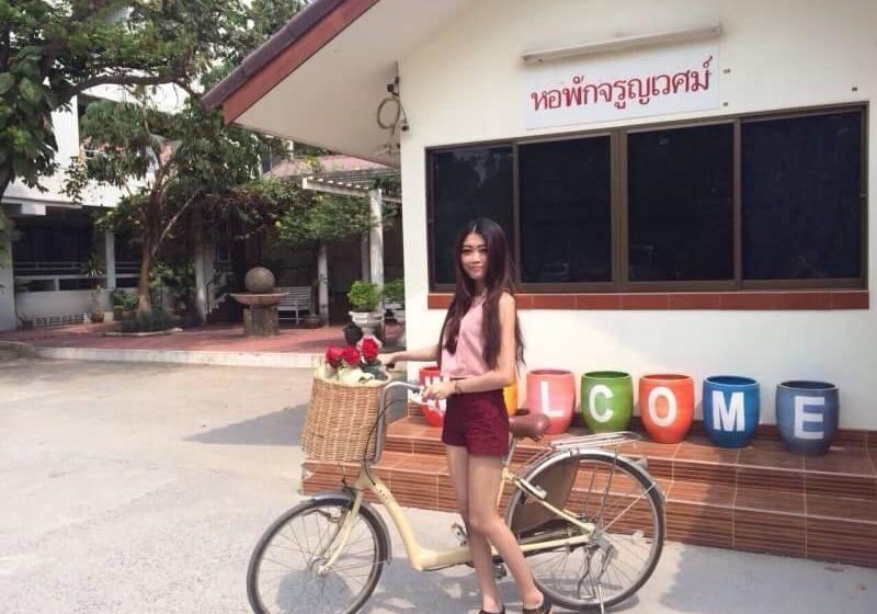 Hotel Jaroonwej Bangsaen 16