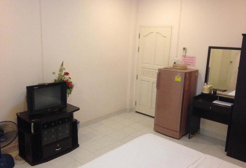 Hotel Jaroonwej Bangsaen 4