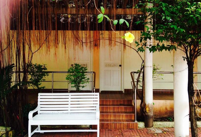 Hotel Jaroonwej Bangsaen 6