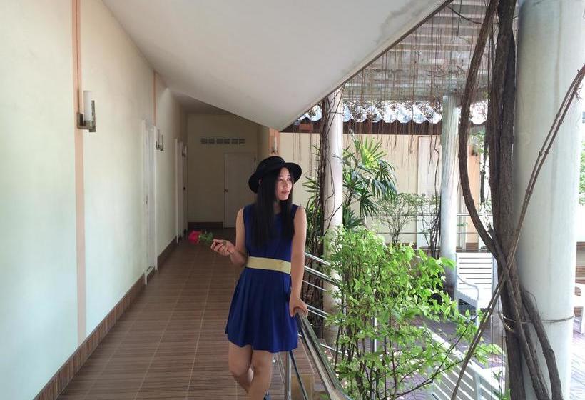 Hotel Jaroonwej Bangsaen 7