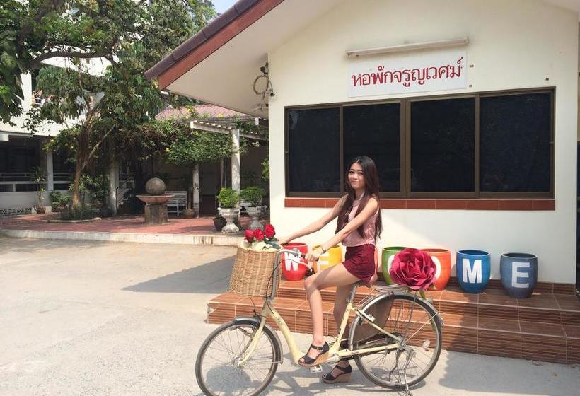 Hotel Jaroonwej Bangsaen 9