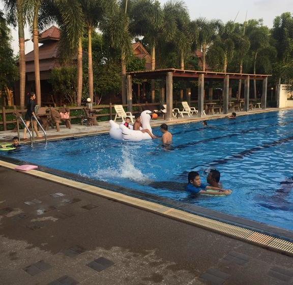 Hotel Ruenpurksa Resort 18