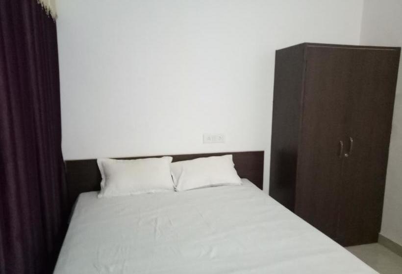 Hotel Sitara Green 12