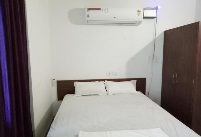 Hotel Sitara Green 16