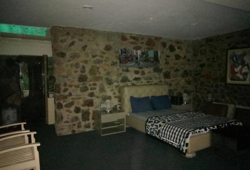 Kingfishers Aravali Resort