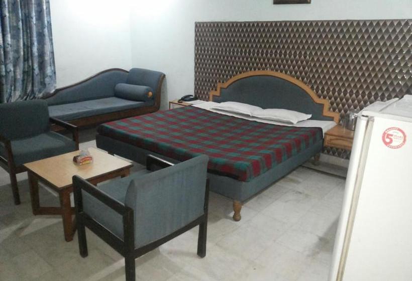 Hotel Saurab 19
