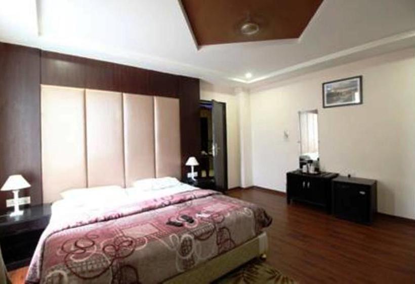 Hotel Vipul Grand 12