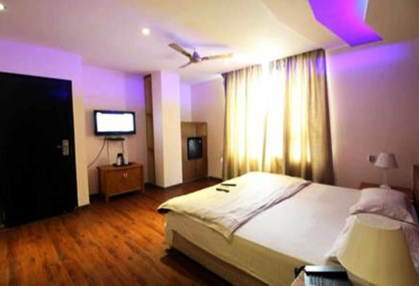 Hotel Vipul Grand 14