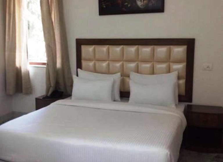 Hotel Vipul Grand 20