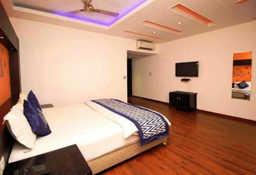Hotel Vipul Grand 9