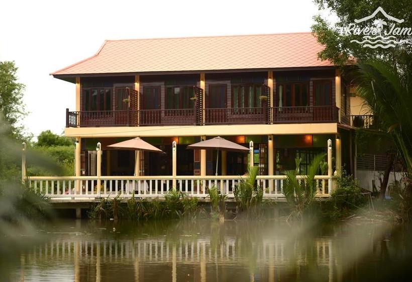 Resort River Jam Amphawa