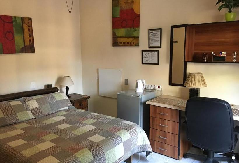 Bed & Breakfast Lions Rest Guest House 9