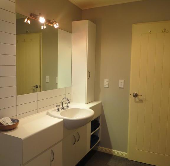 Silverlights B & B 19