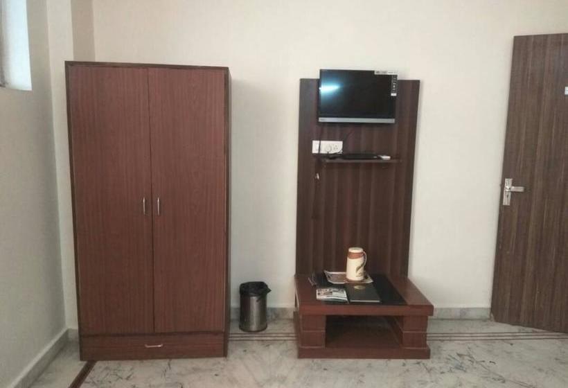 Hotel Pind Balluchi 10