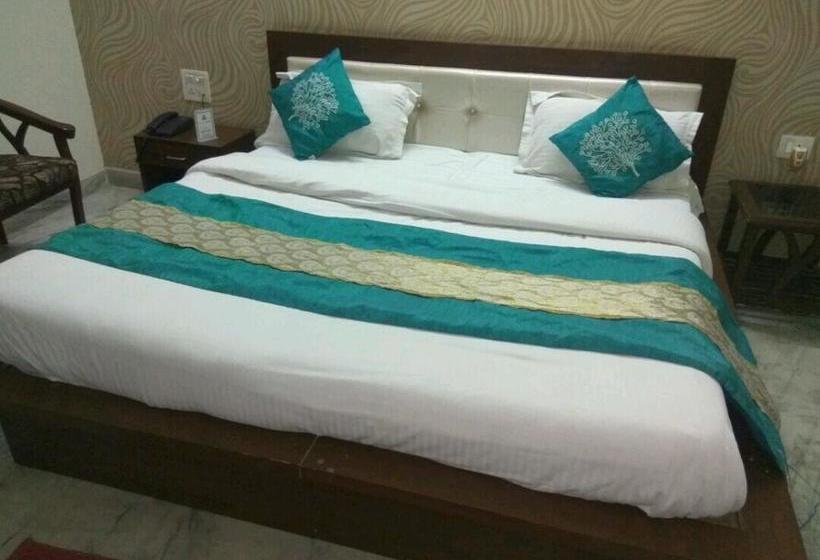 Hotel Pind Balluchi 12