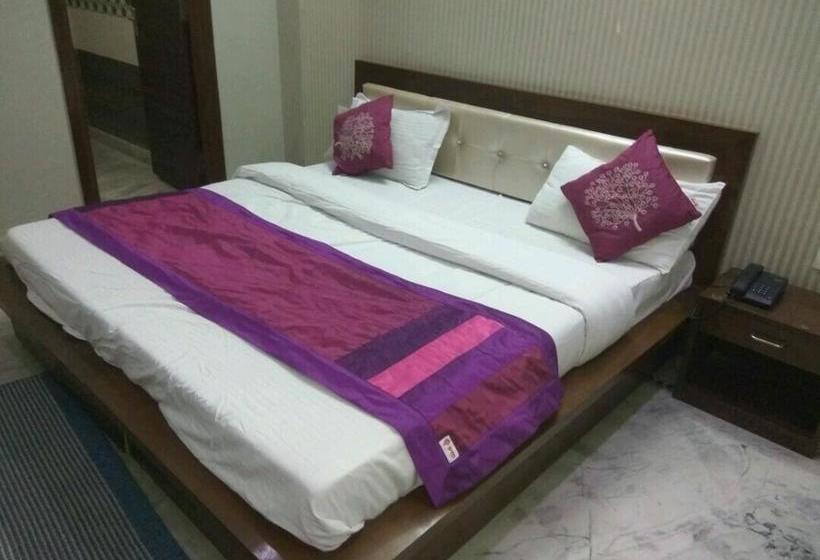 Hotel Pind Balluchi 13