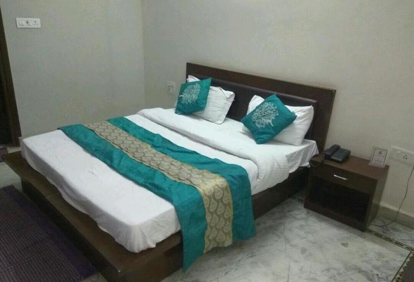 Hotel Pind Balluchi 14