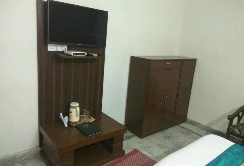 Hotel Pind Balluchi 7