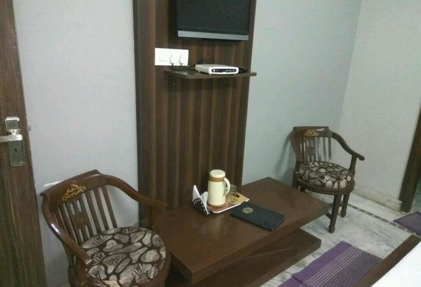 Hotel Pind Balluchi 9