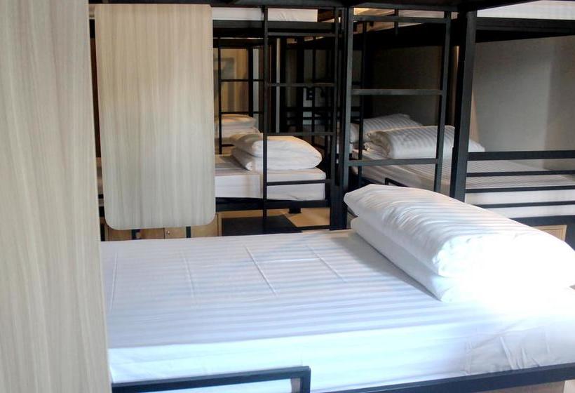 Hostel Phuket Marine Poshtel 14