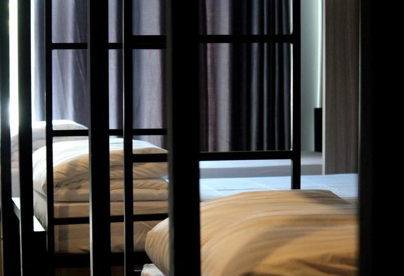 Hostel Phuket Marine Poshtel 4