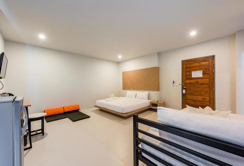 Hostel Phuket Marine Poshtel 8