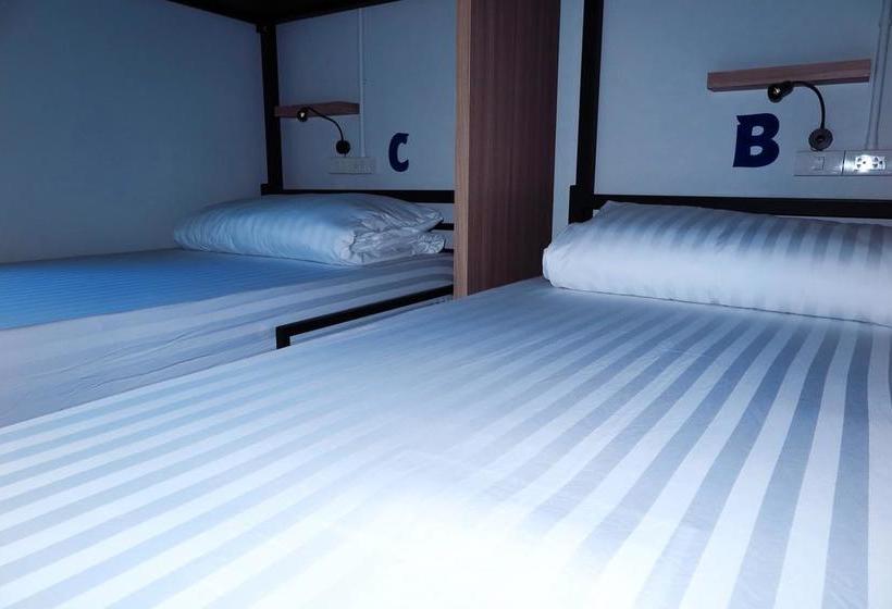 Hostel Phuket Marine Poshtel 9