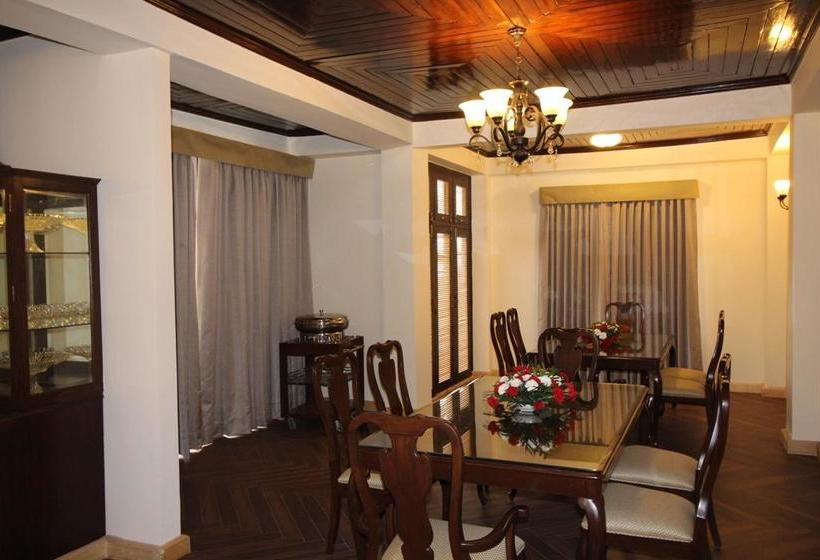 Hotel The Oaktree House 13