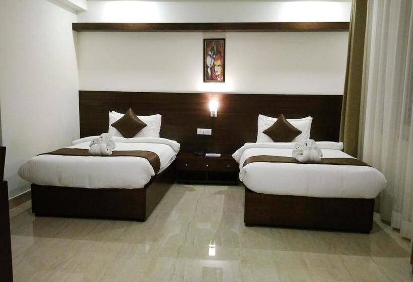 Hotel Holiday Hill 10