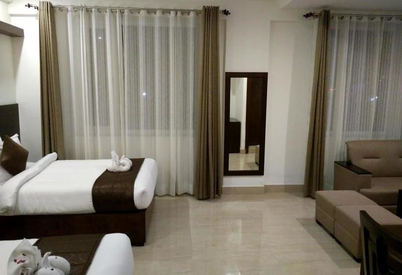 Hotel Holiday Hill 13