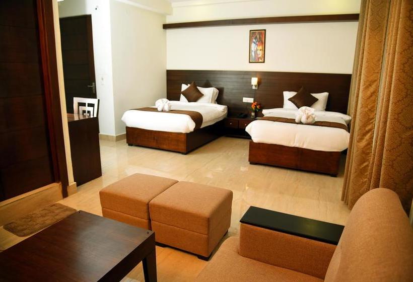 Hotel Holiday Hill 3