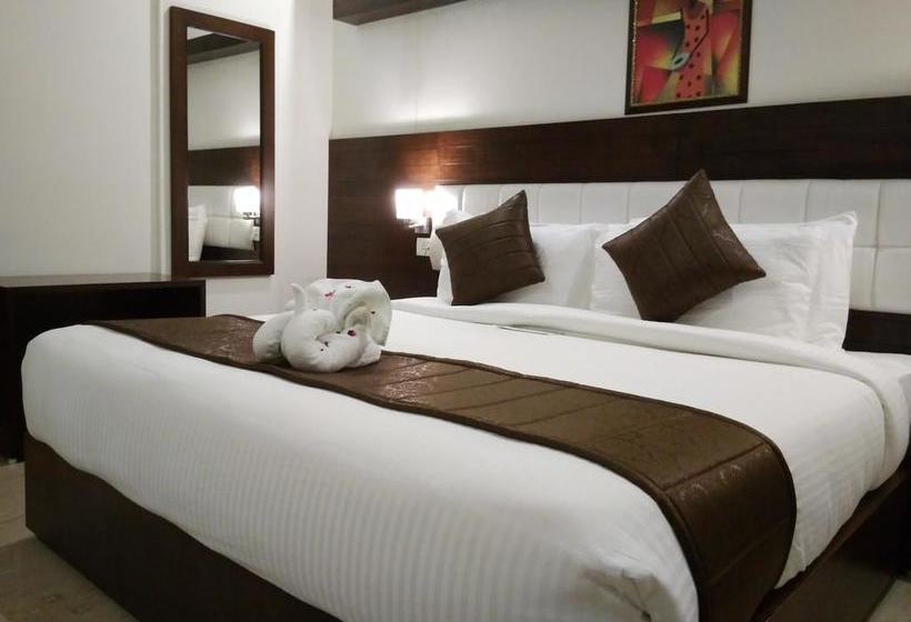 Hotel Holiday Hill 7