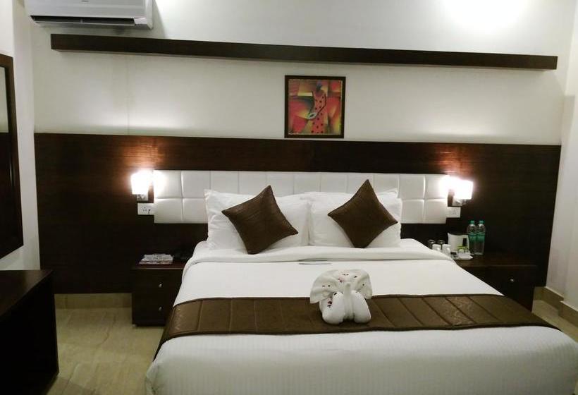 Hotel Holiday Hill 8