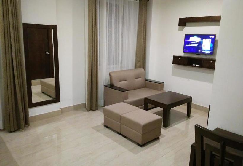 Hotel Holiday Hill 9