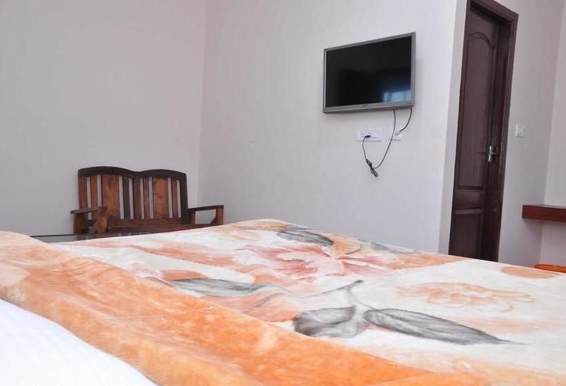 Hotel Yogi Palace Inn 3