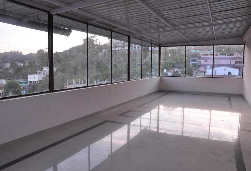 Hotel Yogi Palace Inn 8