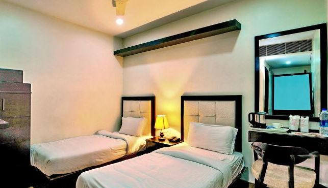 Hotel Empress Court 5