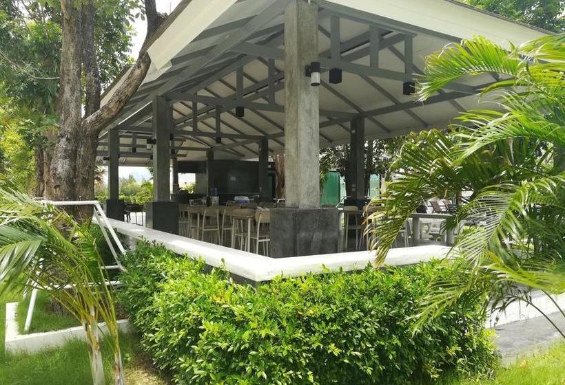 The Lake Hill Resort 11