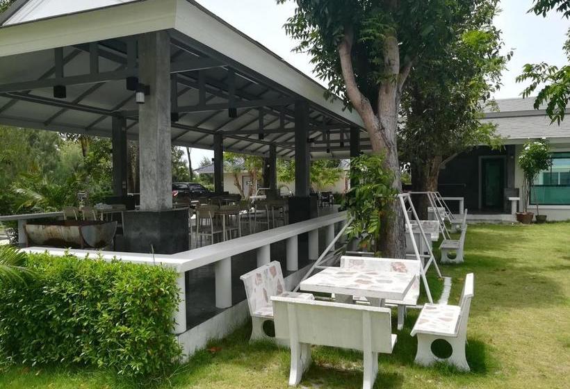 The Lake Hill Resort 14