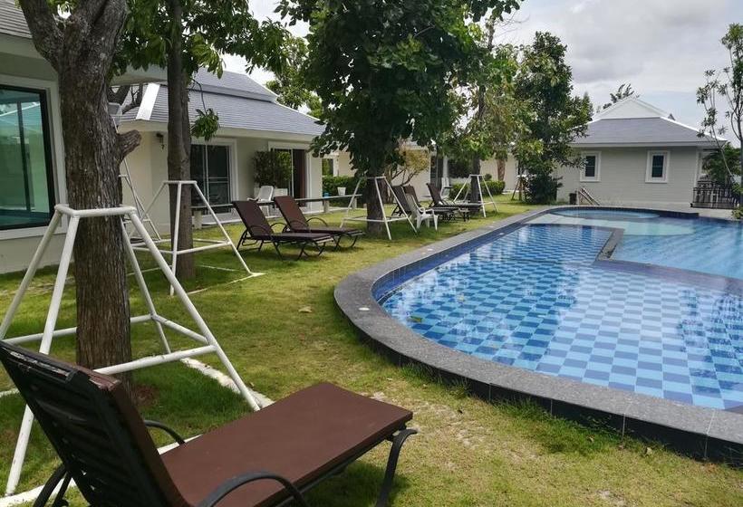 The Lake Hill Resort 2