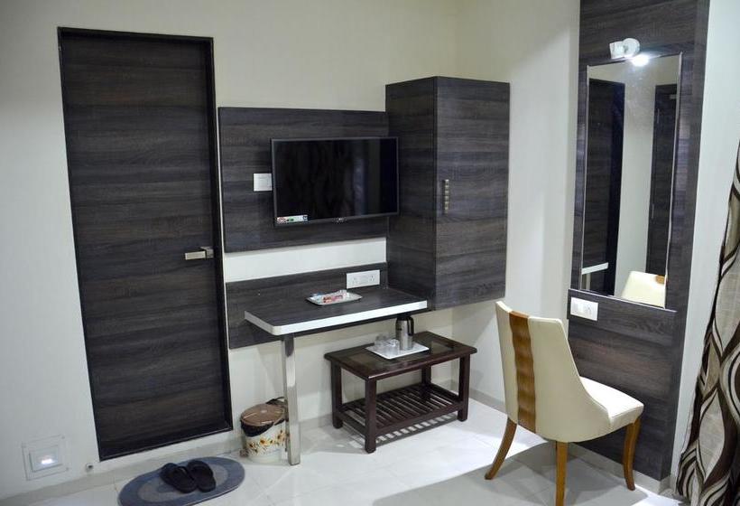 Hotel Janta Inn Gujarat