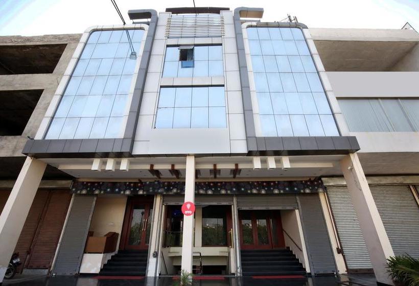 Hotel Oyo Rooms Near Pimms Punjab