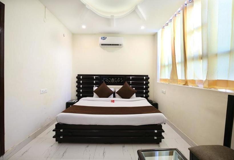 Hotel Oyo Rooms Near Pimms 11