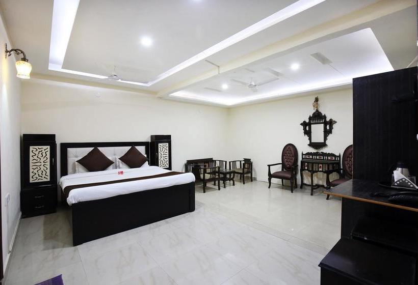 Hotel Oyo Rooms Near Pimms 13