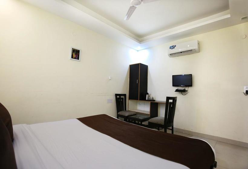 Hotel Oyo Rooms Near Pimms 14