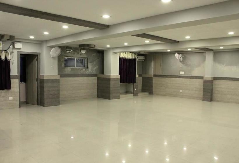 Hotel Oyo Rooms Pandra Road Near Otc Ground 5