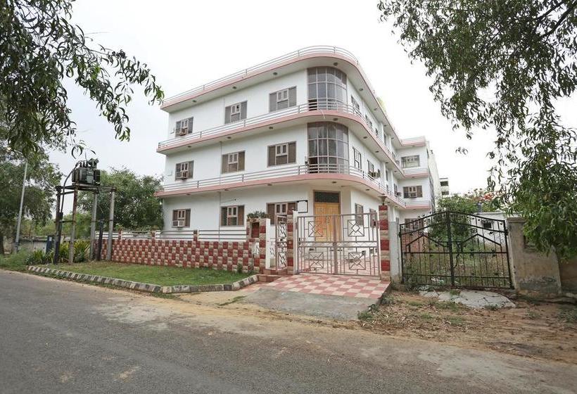 Hotel Oyo Rooms Near Pari Chowk Greater Noida