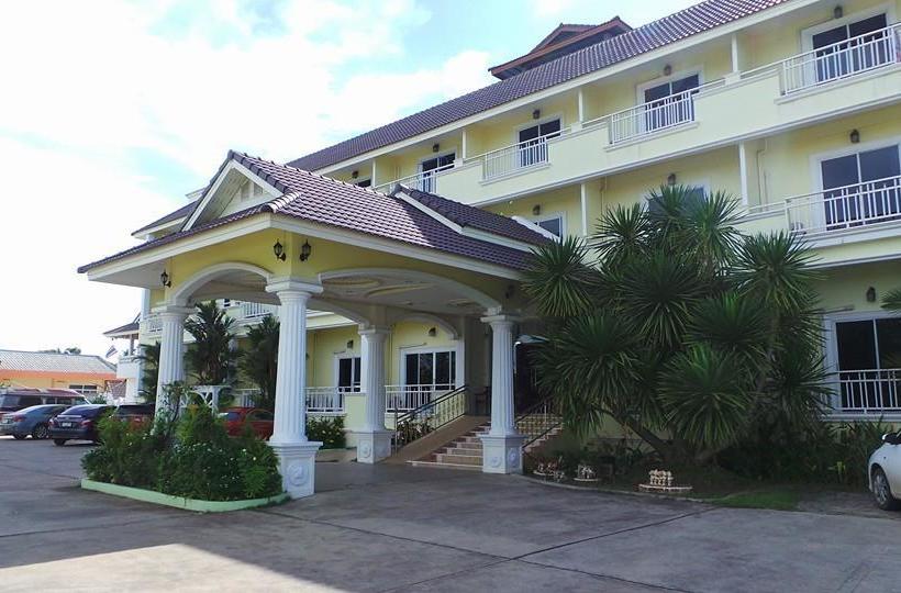 Hotel Monrawee Pavilion Resort