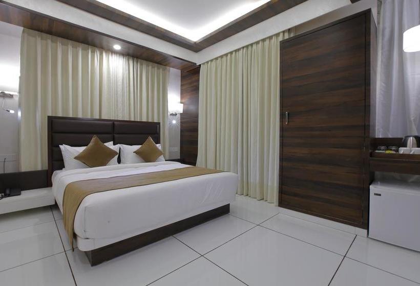 Hotel Silver Heights 10